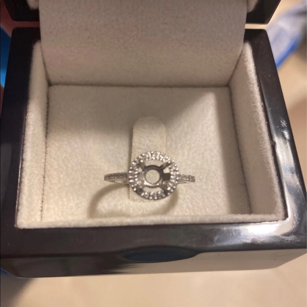 Halo setting - Picture 2 of 4